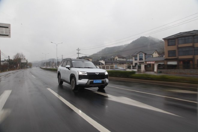 让全家出行更轻松 抢先试驾星光560燃油版