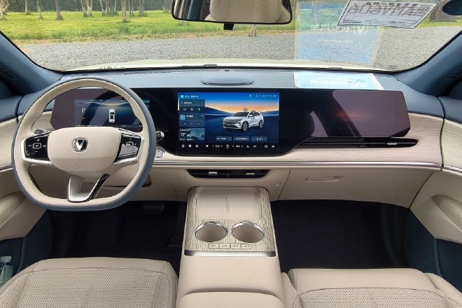 不用充电的深度混动 长安第四代CS75 PLUS蓝鲸超擎试驾