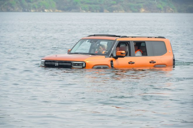 纵横G700至尊航行版完成公开水域载人航行安全应急演练