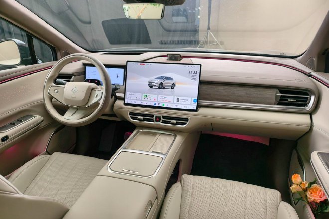 5米车长+全系标配激光雷达 昊铂S600静态体验