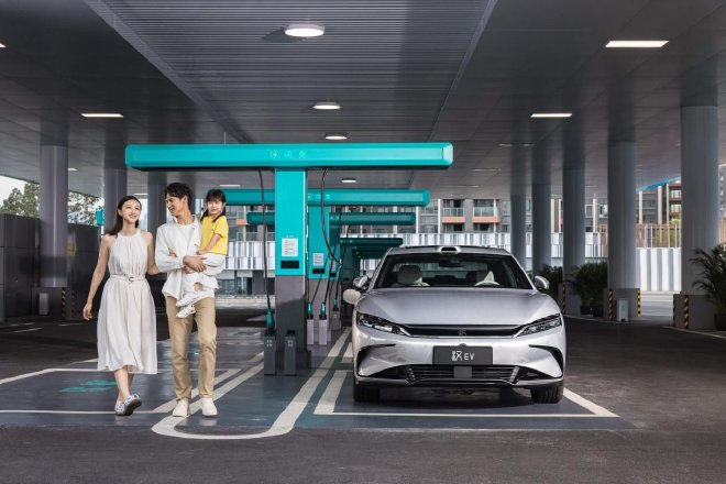 比亚迪汉EV闪充版上市 售价17.98万元起