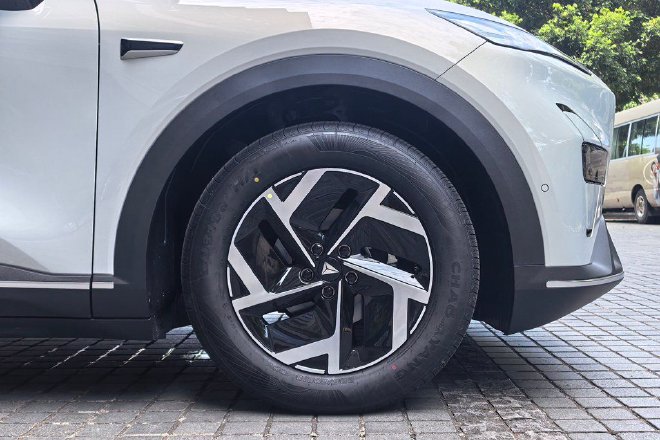 智能与底盘双进阶 试驾全新深蓝S05