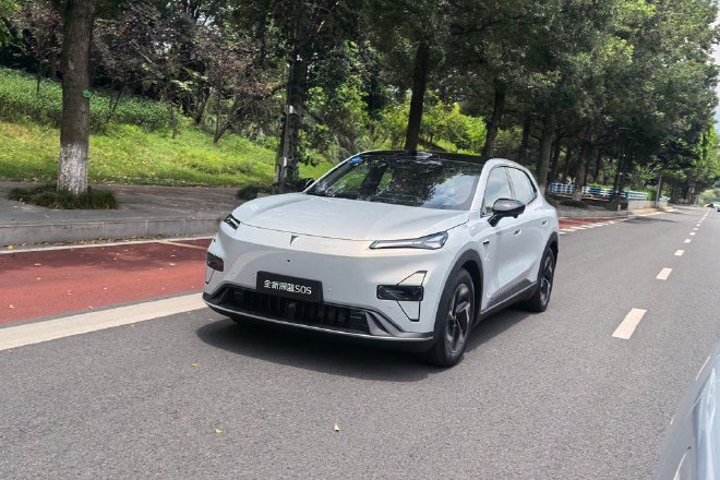 智能与底盘双进阶 试驾全新深蓝S05