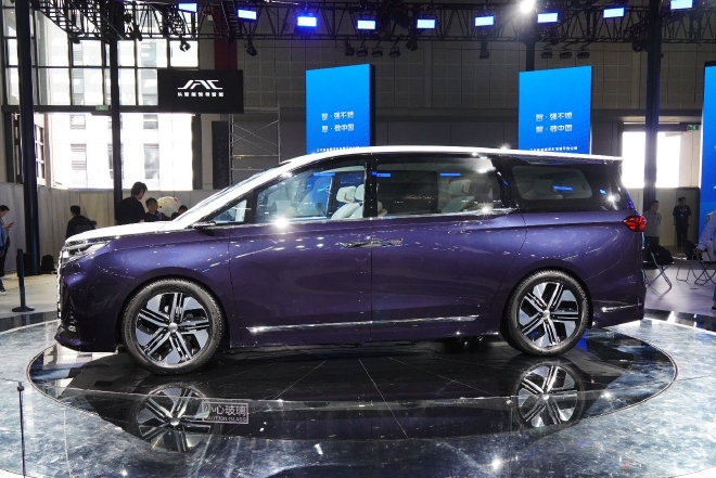 2023上海车展探馆：江淮瑞风RF-M亮相