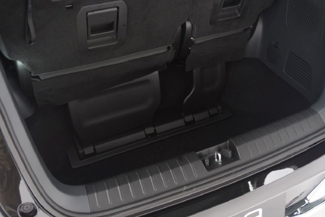 超长续航+4C超充 合创V09更优的移动第三空间