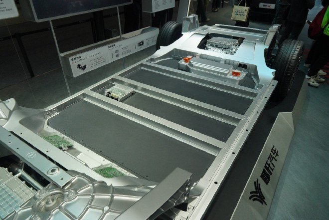 2023广州车展：哪吒山海平台2.0浩智滑板底盘