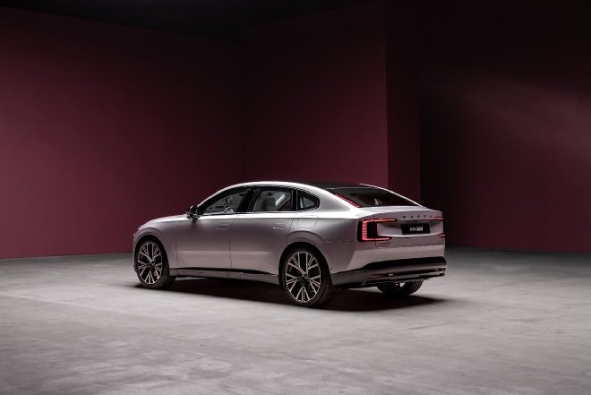 经典力作 沃尔沃全新纯电动旗舰轿车ES90首发亮相