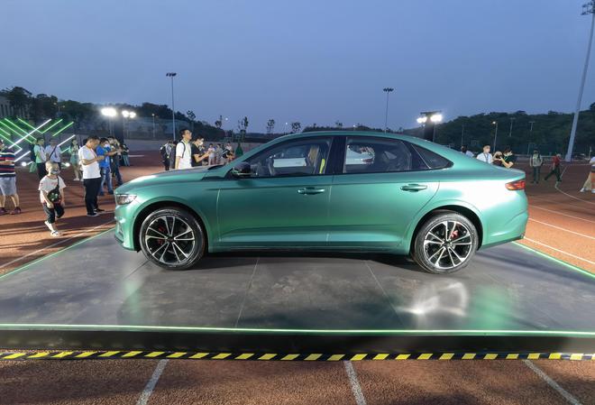 吉利星瑞时空版上市 售价13.27-15.27万元