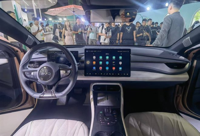 售13.68万元起 比亚迪海豹06GT正式上市