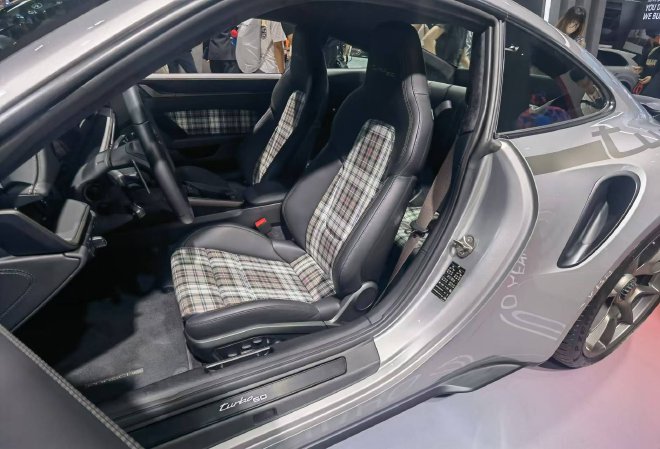 2024广州车展：新款保时捷911车型亮相