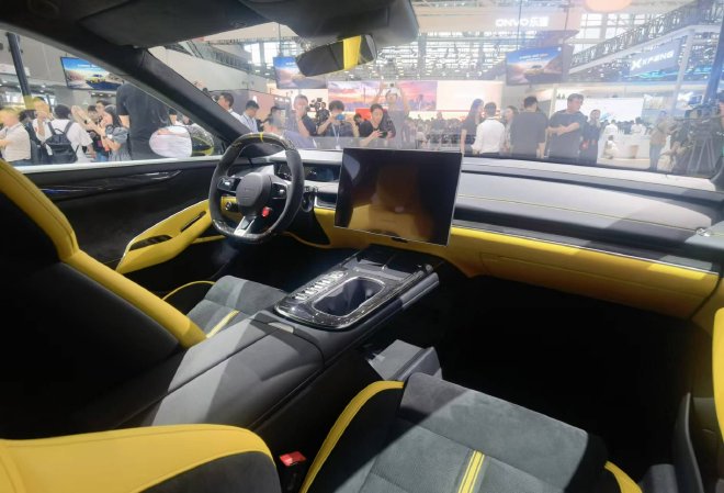 2024广州车展：小米SU7 Ultra量产版正式亮相