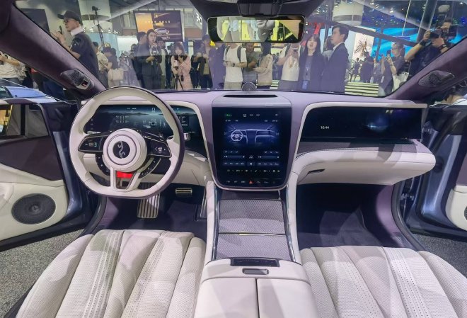 2024广州车展：仰望U7与U7 PHEV正式亮相