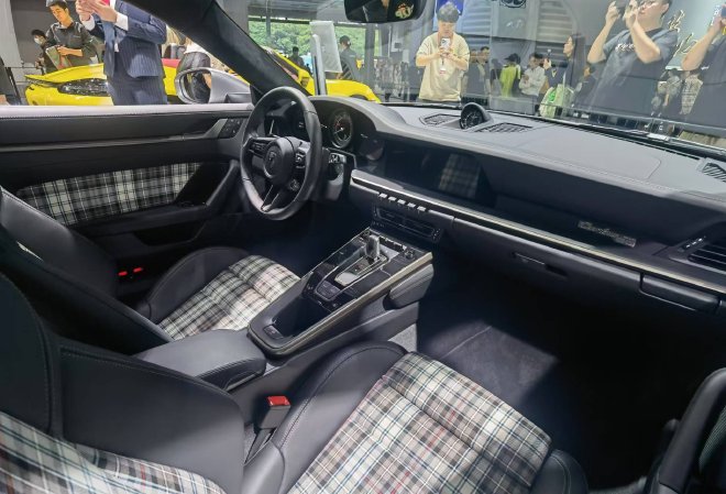 2024广州车展：新款保时捷911车型亮相