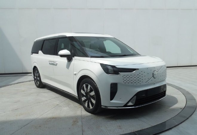 定位旗舰纯电MPV 沃尔沃EM90将11月12日公布价格