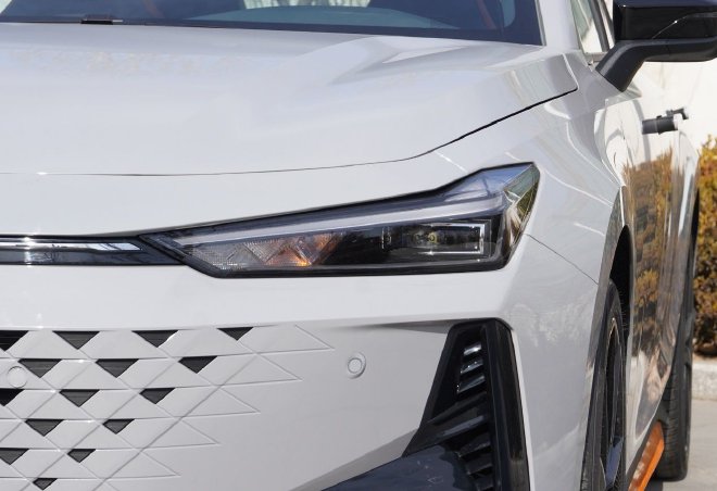 长安第二代UNI-V 外观内饰细节升级颜值更高