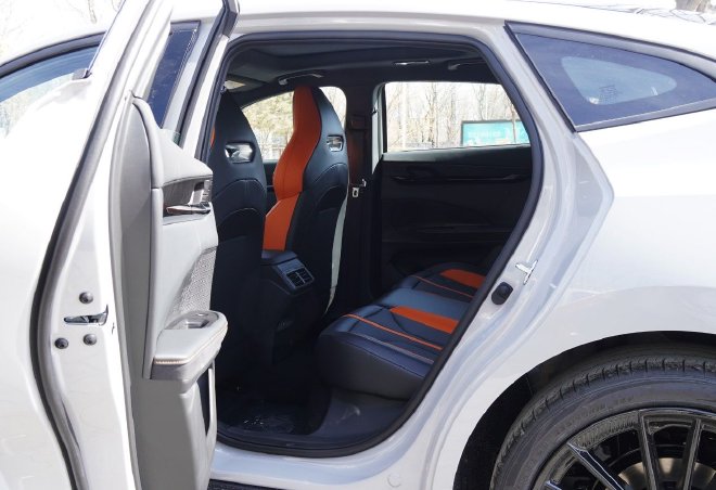 长安第二代UNI-V 外观内饰细节升级颜值更高