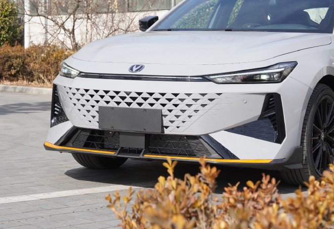 长安第二代UNI-V 外观内饰细节升级颜值更高