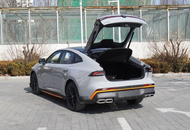 长安第二代UNI-V 外观内饰细节升级颜值更高