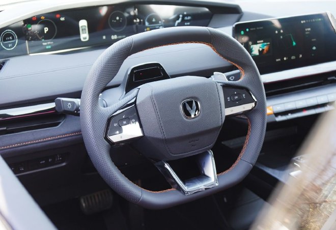 长安第二代UNI-V 外观内饰细节升级颜值更高