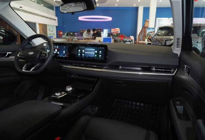 颜值 空间 配置均出色 实拍全新福特领睿