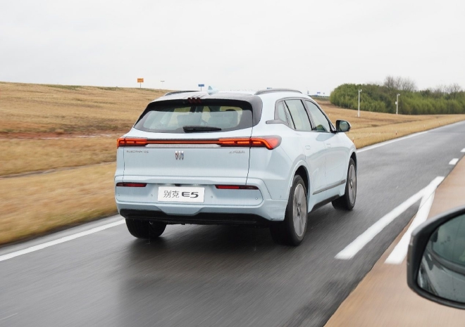 燃油车般的驾驶体验 场地试驾别克Electra E5