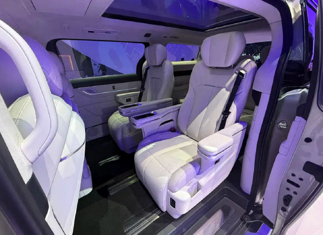 2025广州车展：吉利银河V900正式亮相