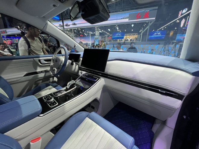 2023成都车展：江淮瑞风RF8正式发布