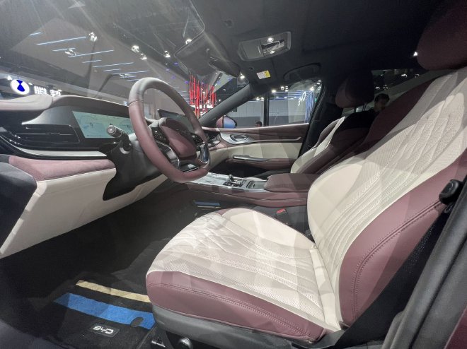 2023成都车展：比亚迪海豹DM-i开启预售