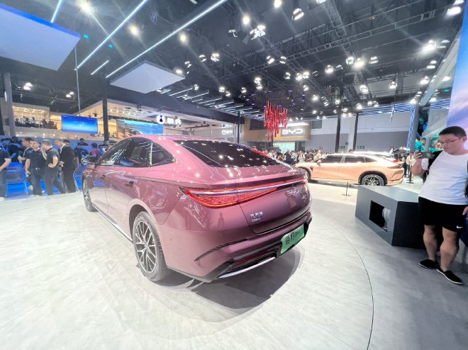 2023成都车展：比亚迪海豹DM-i开启预售