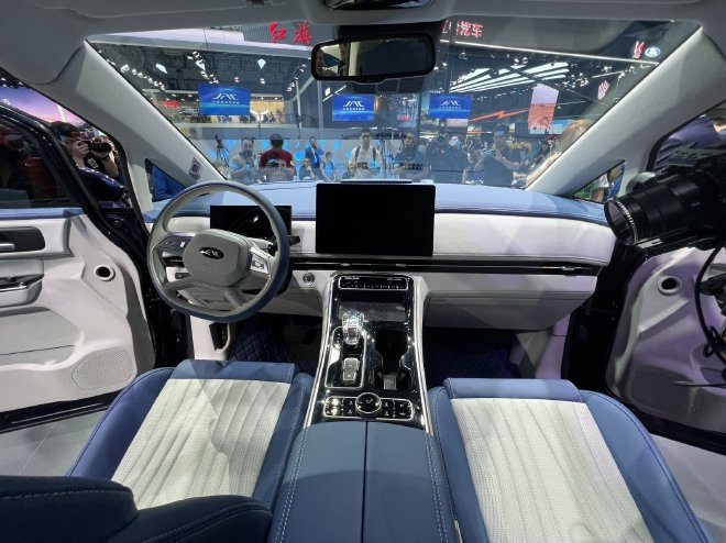 2023成都车展：江淮瑞风RF8正式发布