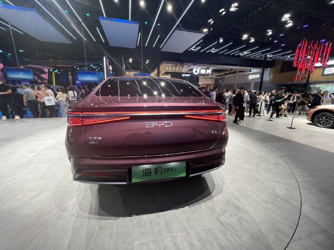 2023成都车展：比亚迪海豹DM-i开启预售