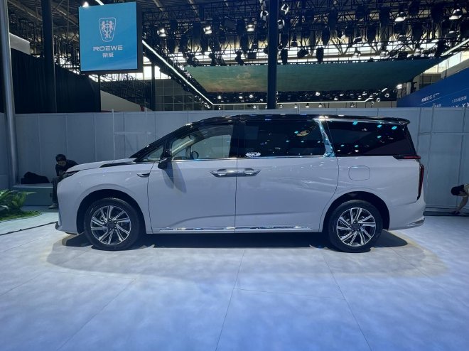  Exploring Hall of 2024 Beijing Auto Show: SAIC MAXUS 7 PHEV/9 PHEV Appears