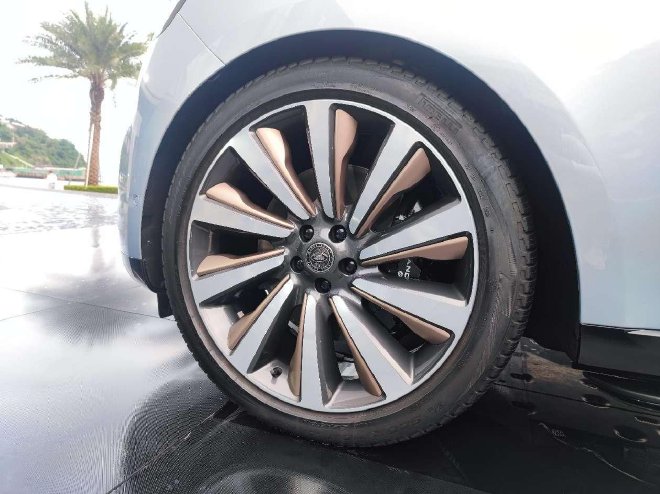 诠释新现代豪华主义 “揽胜之境”与全新揽胜SV