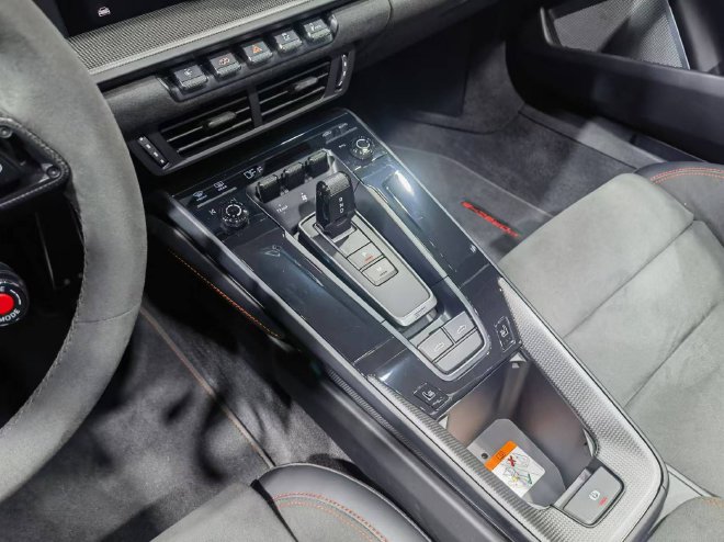 2024广州车展：新款保时捷911车型亮相