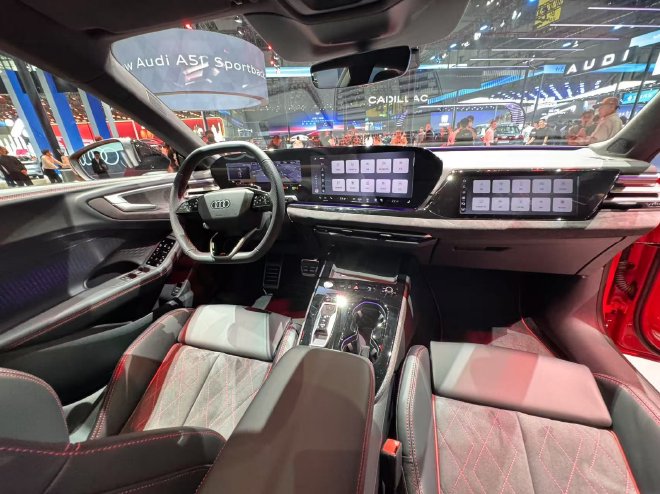2025上海车展：上汽奥迪A5L Sportback亮相