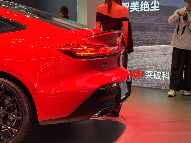 2025上海车展：上汽奥迪A5L Sportback亮相