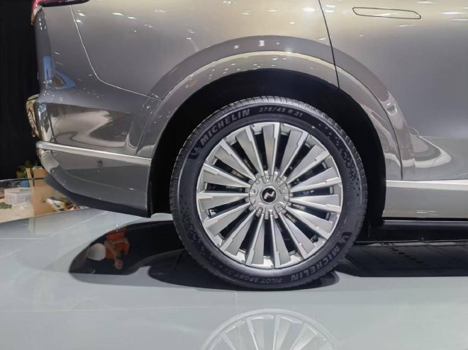 2025上海车展：乐道L90正式亮相