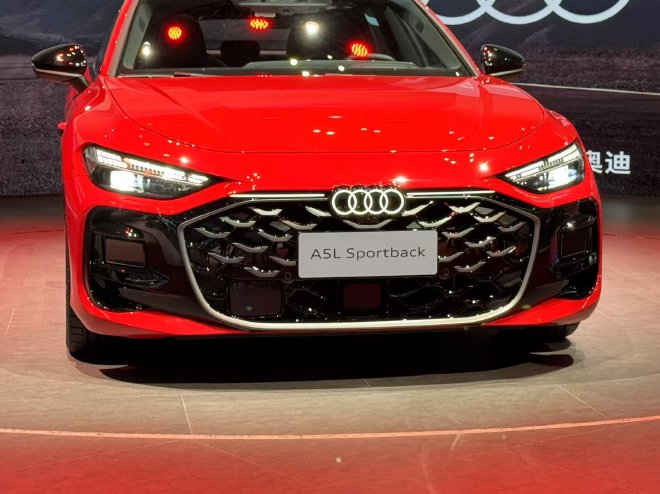 2025上海车展：上汽奥迪A5L Sportback亮相