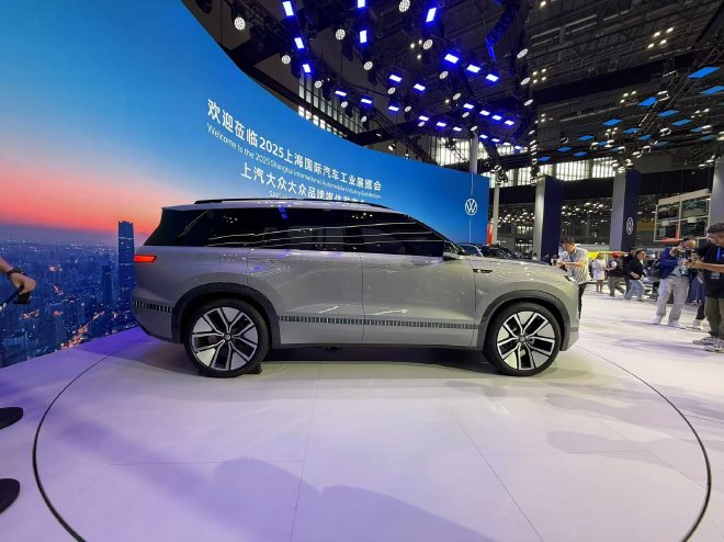 2025上海车展：大众ID.ERA概念车亮相