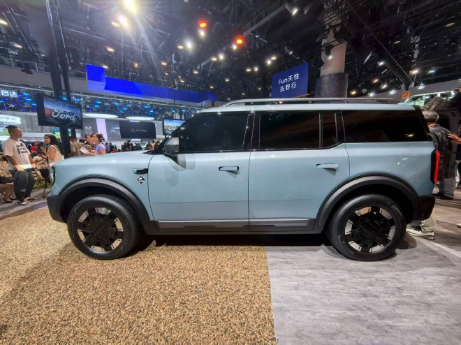 2025成都车展：福特智趣烈马新能源亮相