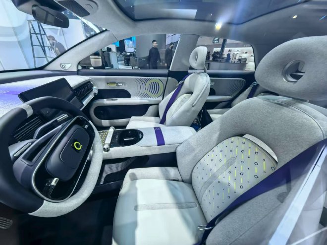 2025成都车展：奇瑞风云X3L预售12.99万起