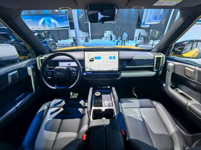 2025成都车展：奇瑞风云X3L预售12.99万起