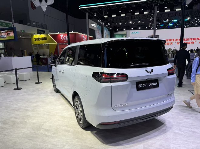 2025成都车展：五菱星光730正式亮相