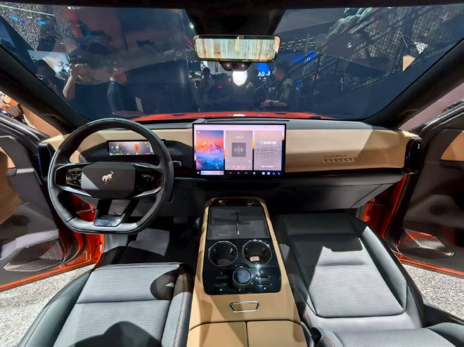 2025成都车展：福特智趣烈马新能源亮相