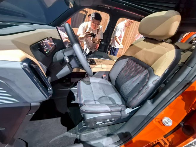 2025成都车展：福特智趣烈马新能源亮相