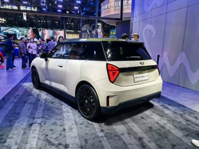 2025广州车展：MINI PAUL SMITH设计师款亮相