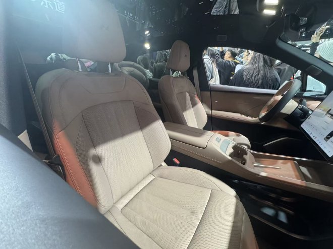 2025广州车展：乐道L60/L90黑骑士特别版