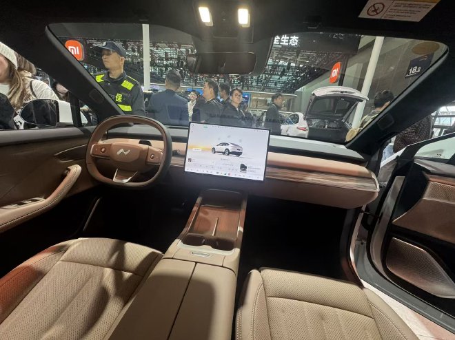 2025广州车展：乐道L60/L90黑骑士特别版