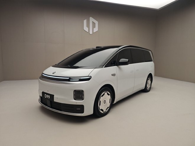 零跑汽车十周年发布会 品牌首款MPV—零跑D99首发