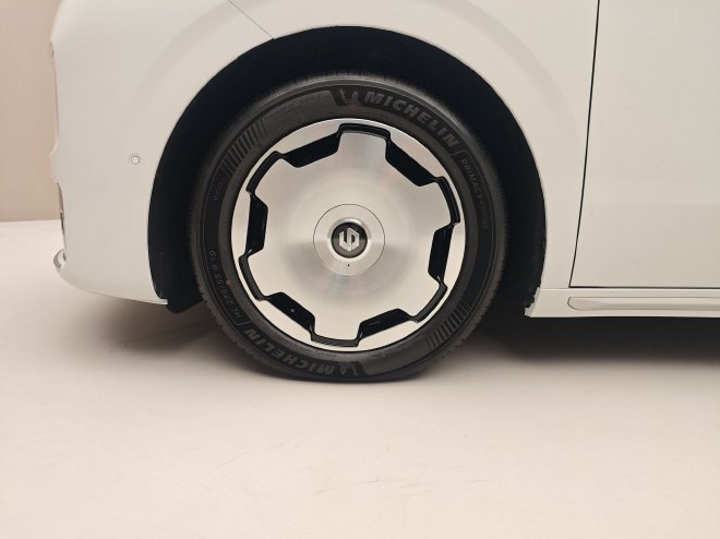 零跑汽车十周年发布会 品牌首款MPV—零跑D99首发